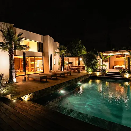 Bali Prestige Piscine Debordement Proche Montpellier Et Plages *