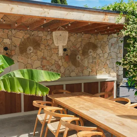 Villa Bali Prestige Piscine Debordement Proche Montpellier Et Plages