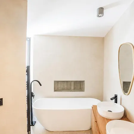 Bali Prestige Piscine Debordement Proche Montpellier Et Plages Castelnau-le-Lez