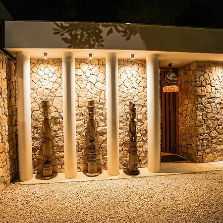 Bali Prestige Piscine Debordement Proche Montpellier Et Plages *